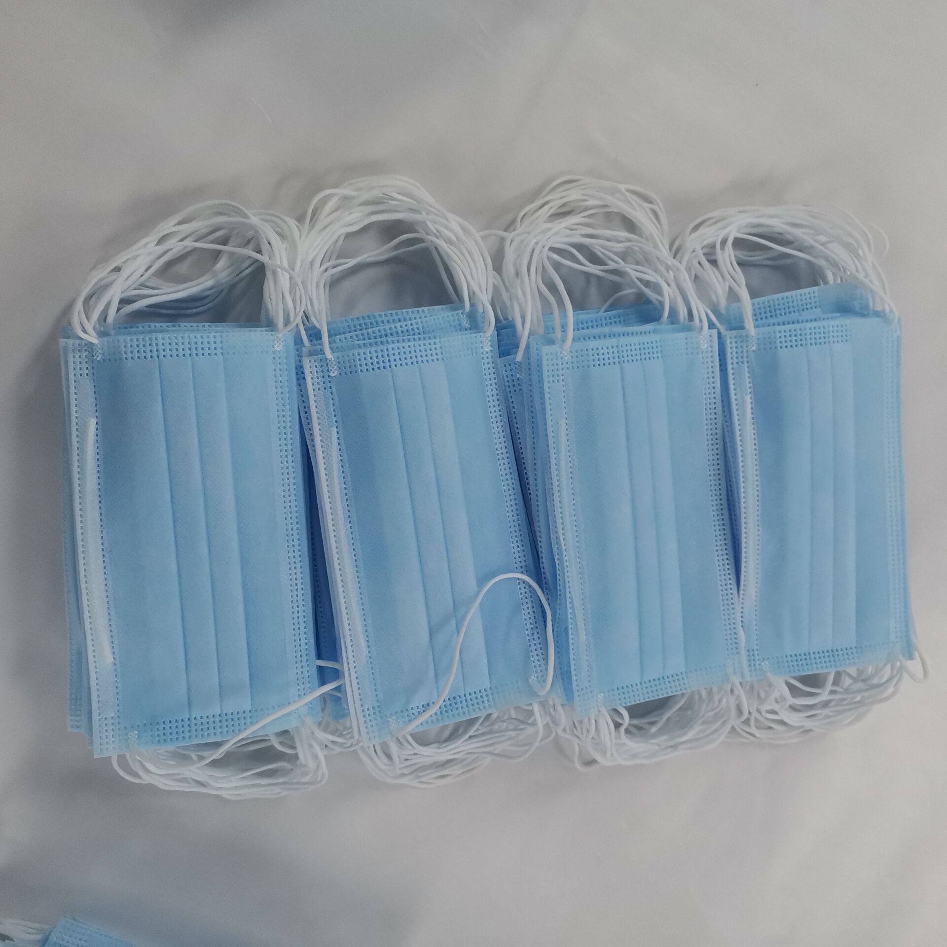 現(xiàn)貨一次性防護口罩熔噴布防飛沫三層無紡布口罩廠家